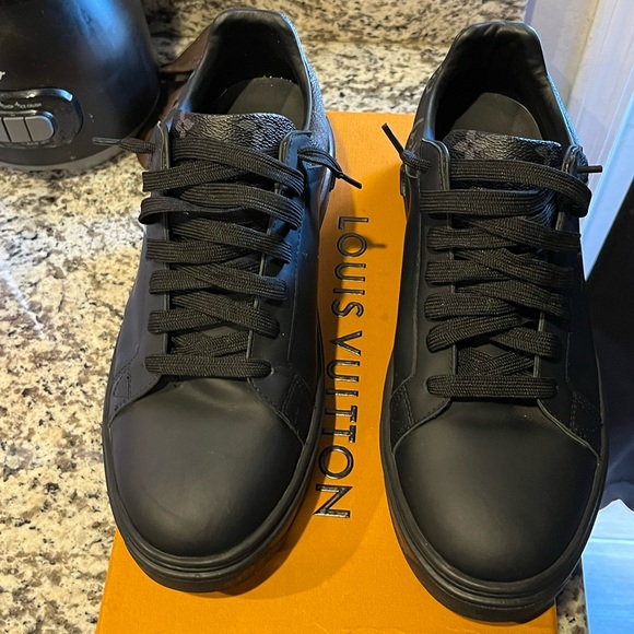 Lv shoes size 9